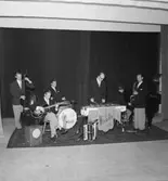 Börje Wizells orkester, sex män med musikinstrument.
