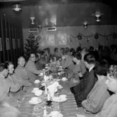 Avskedsfest för L.C. chefen Torsten Östergren, interiör, grupp.