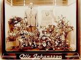 Olle Johanssons kläder, skyltfönster. 
10-års-jubileum.