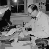 Oscaria Skofabrik, interiör, skotillverkning, en man.