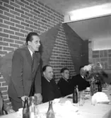 Konsums restaurang, interiör, grupp vid bordet.