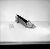 En sko.
Oscaria Skofabrik.