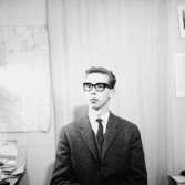 En ung man, bröstbild.Rolf BlombergBilden tagen för pass.