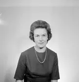 En kvinna, bröstbild.
Örebro Sparbank.