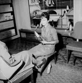 Oscaria skoaffär, interiör, skoprovning.
Bilden tagen för annons.