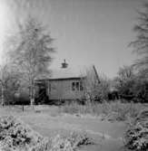 Bostadshus.
Familjen Löfqvists-Lindskogs hus i vinterskrud.