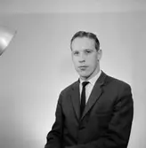 En man, bröstbild.
Örebro Sparbank.