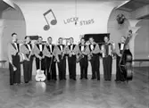 Lucky Stars Dansorkester, tio män med musikinstrument.