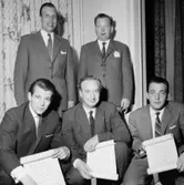 Prisutdelning på restaurang City, grupp fem män.
Wigrell & Co.