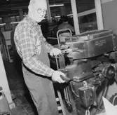 Oscaria Skofabrik, interiör, skotillverkning, en man.