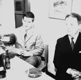 Rumsinteriör, släktgrupp.
Barbro Julstads studentexamen.