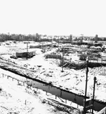 Byggnadsarbete, 3:e etappen.
Bilden tagen i samband med en särskild dokumentation som fotografen gjorde åt Stiftelsen Hyresbostäder Örebro.