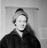 Oscaria Skoaffär, interiör, en kvinna.