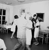 Interiör, grupp.
Lindmans 50-årsdag.