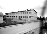 Svenska Klackfabriken, fabriksbyggnad i två våningar.
Stig Öster