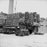 Hammars glasbruk, fabriksbyggnader, lastning av flaskor.