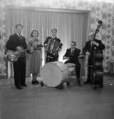 Hagströms orkester, fyra män och en kvinna.