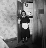 Konsums restaurang, interiör, en kvinna.