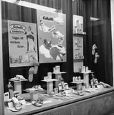 Affärsbyggnad, skyltfönster, Scholls skor.