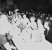 Oscarias 50 årsjubileum.
Interiör, grupp.