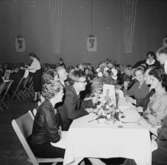 Oscarias 50 årsjubileum.Interiör, grupp.