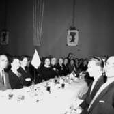 Oscarias 50 årsjubileum.Interiör, grupp.