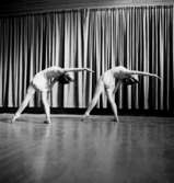Gymnastik, två flickor.
P.M.
