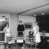 Österängs Ålderdomshem, interiör, tre kvinnor ur personalen.