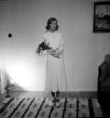 Rumsinteriör, en flicka.Uno Rydberg