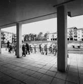 Bostadsområde. Lekande barn.
Baronbackarna, Örebro.
Arkitekt Alm
Ekholm & White