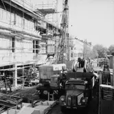 Konsum Domus, under byggnadsarbetet.
Rulltrapporna anländer.