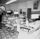 Konsum snabbköp, affärsinteriör, kunder och personal.