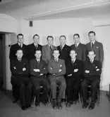 Rumsinteriör, 11 män.
Karlslunds Idrottsförening (K.I.F.), styrelsen.