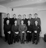 Rumsinteriör, 11 män.
Karlslunds Idrottsförening (K.I.F.), styrelsen.