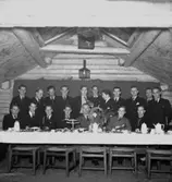 Interiör, gruppbild.
Arbetarnas Gymnastik Förenings elit (AGF).