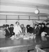 Konsums charkfabrik, interiör, grupp.