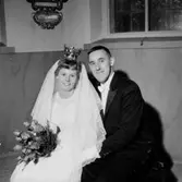 Interiör av Stora Mellösa kyrka, brudpar.
Ragges bröllop.