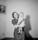 En kvinna och en liten flicka.Fru Maggie Fritz