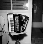 Musikinstrument: dragspel.
Skandia