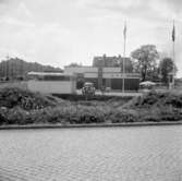 Bostadshus.
Caltex bensinstation.
Österplan mot väster.