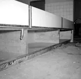 Konsum, affärsinteriör, montering av kyldisk.