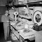 Färms saluhall, interiör, en man.
Sedells (beställare).