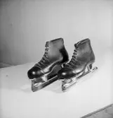 Skridskor.
Gustafsson & Görtz (beställare ?).