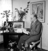 Rumsinteriör, en man.Lindroos