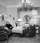 Rumsinteriör, ett par.
Disponent Biehl