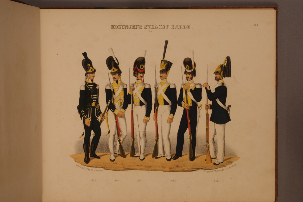 Kjell Hedberg, Plansch med uniform för Svea livgarde för åren 1803-1845. Plansch i färgtryck efter original av Adolf Ulrik Schützercrantz. Ingår i planschsamlingen Svenska krigsmaktens fordna och närvarande munderingar.