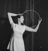 Gymnastik, en flicka.
Fröken Bierich