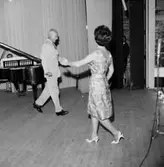 Konsums jubileum, två personer, föreställning.