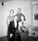 Bröllop, brudpar och två personer.Edvardsson