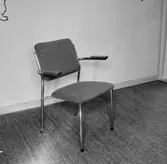 En stol.
Wigrell & Co.